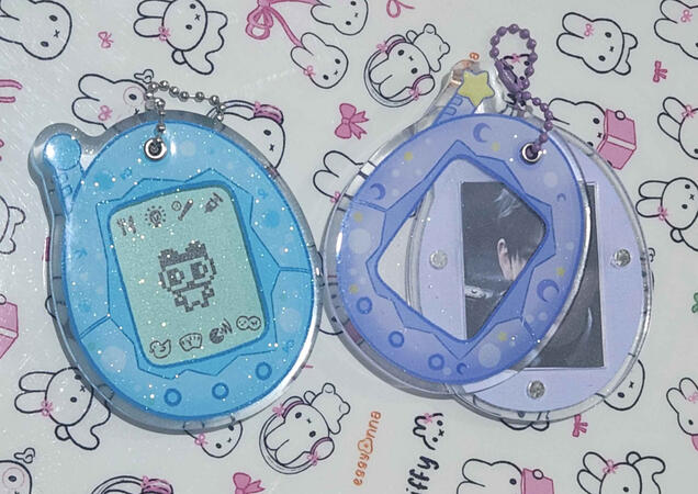 tamagotchi photoholder tamagotchi photoholder